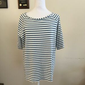 Women’s Jane & Delancey L short sleeved top. Boat neck collar. Peek a boo arms